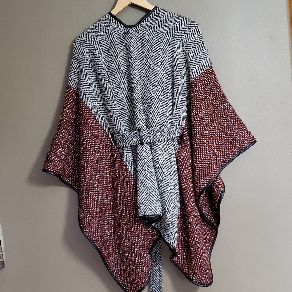 MAX Edition Poncho with Faux Leather Piping - Picture 6 of 7